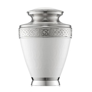 Urnes en métal haut de gamme de la meilleure qualité pour la crémation des cendres humaines et animales pour les occasions commémoratives directement de l'Inde - Product Image 1