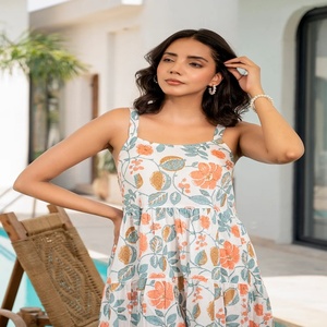 Magnifique robe ethnique longue à bretelles vintage à imprimé floral pour femmes 100% coton respirant séchage rapide ODM - Product Image 4