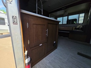 Remolque de Campamento Usado P-r-i-m-e T-i-m-e A-v-e-n-g-e-r 24BHS 2022 en Venta para Camping y Viajes - Product Image 3