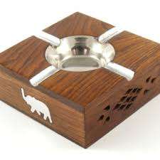 Cenicero de madera personalizable con diseño único Aspecto clásico Hecho a mano en la categoría de ceniceros - Product Image 4