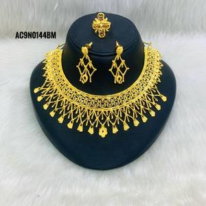 Nouveau Collier à Breloques Plaqué Or en Laiton, Chaîne Maille Forçat, Style Designer, Bijoux de Mode Tous Types, Motif Fleur, Poids 1 Gramme - Product Image 1