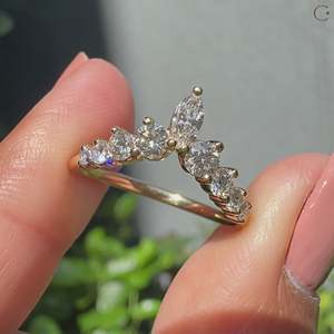 Bague de mariage incurvée à sept pierres, élégante, avec diamants, pour mariées et mariés - Product Image 2