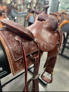 Selle de dressage argentine faite à la main de conception classique selle de cheval en cuir à ajustement confortable avec des sangles sécurisées pour l'entraînement d'équitation - Product Image 5