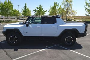 G M HUm-m Er EV Pickup Edición 1 2022, 1000 Caballos de Fuerza, Tracción en las Cuatro Ruedas, Techo Desmontable, Asientos de Cuero, Faros LED, Techo Panorámico Automático - Product Image 2