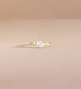 Anillo Clásico de Circonita de 1.03 Quilates, Corte Radiante, Oro Amarillo de 14K para Compromisos y Bodas - Product Image 1