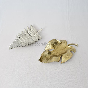 Bol en métal de forme antique chocolats de finition or et argent bol de service pour centre de table bonbons bol de service à vendre - Product Image 1