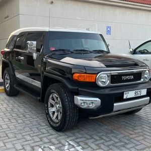 Toyota FJ Cruiser V X.R, moteur à gauche d'occasion, modèle complet en Option 2014, spécifications de la fcc bien entretenues comme neuves à vendre - Product Image 1