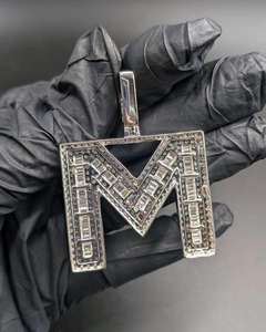 จี้เพชรโมอิสซาไนต์ VVS แบบ Iced Out เงินแท้ 925 สั่งทำตัวอักษรได้ สไตล์ฮิปฮอป หรูหรา เหมาะสำหรับงานปาร์ตี้ ใส่ได้ทั้งชายและหญิง - Product Image 3