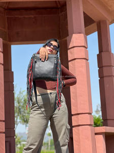 Bolso de cuero de piel sintética de estilo occidental único para mujer, bolsos laterales de estilo Vintage de piel de color en relieve para mujer - Product Image 4