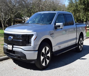 PRÊT À ÊTRE EXPÉDIÉ – ÉLECTRIQUE – RHD/LHD – 2023 FO-RD F-150 LIGHTNING PLATINUM – BATTERIE À AUTONOMIE ÉTENDUE – DUAL-MOTOR AWD - Product Image 1