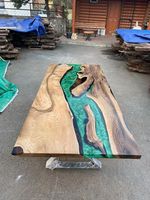 Table de salle à manger moderne OEM en bois de noyer massif et résine époxy, style rivière, océan ou île