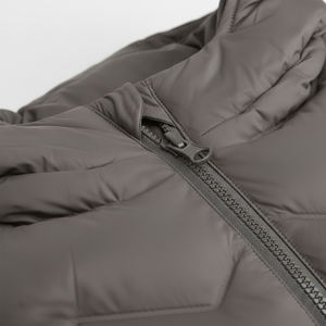 Nouvelles vestes matelassées à capuche respirantes pour femmes en hiver, fermeture éclair sur le devant, service OEM, coupe-vent, écologiques, personnalisables - Product Image 3