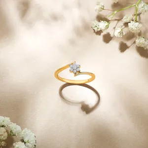 แหวนเพชรทองคำขาวประดับดอกไม้เล็กๆ สำหรับผู้หญิง - Product Image 1
