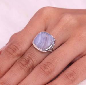 Vente en gros de bague de réglage de lunette en agate bleue sans coussin de 8mm bijoux plaqués rhodium pour mariage ou anniversaire cadeau de fête des mères - Product Image 1