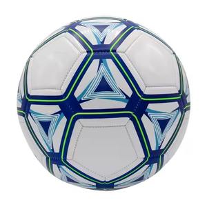 Balón de fútbol de PVC personalizado al por mayor, tamaño 5 cosido a máquina con impresión personalizada para deportes al aire libre - Product Image 2
