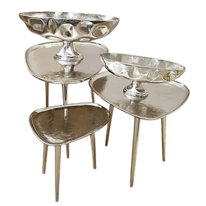 Lot de 3 tables d'appoint en aluminium, métal, couleur argent, meubles tendances de luxe uniques pour la maison et les hôtels - Product Image 1