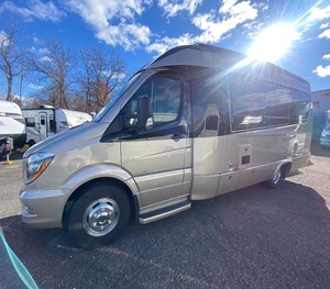 COMPRE Autocaravana Usada L-e-i-s-u-r-e T-r-a-v-e-l Serenity 24CB 2019 Lista para la Venta - Product Image 5