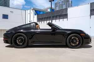 2024 911 Targa 4 GTS 473 ch, moteur 6 cylindres en ligne biturbo, transmission intégrale, intérieur en cuir Exclusive Manufaktur - Product Image 2