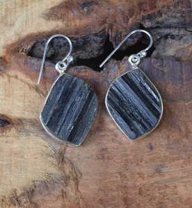 ต่างหูพลอยทัวร์มาลีนสีดำธรรมชาติแบบหยาบอัญมณี925เงินชุบทองแฮนด์เมดของขวัญคริสต์มาส - Product Image 2