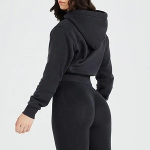 Ensemble 2 pièces personnalisé pour femme : survêtement pantalon, crop top à capuche et jogging – Nouvelle collection très prisée - Product Image 6