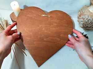 Miroir de maquillage de bureau cosmétique portable fait à la main en forme de coeur Design élégant en bois pour les mariages - Product Image 2