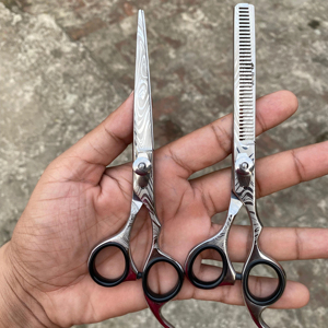 Ciseaux de coiffure pour barbier, beauté et design de mode RTS Damascus Designs, en acier inoxydable 440C, lame gauche, pointe aiguisée - Product Image 6