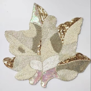 แผ่นรองจานลูกปัดแก้วทำด้วยมือเสื่อและแผ่นรองจานปักลายลายใบเมเปิ้ลไม่เหมือนใคร - Product Image 1