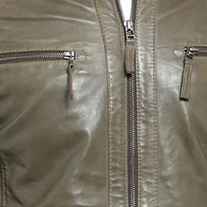 แจ็คเก็ตหนังขายดีประจำฤดูหนาว พร้อมลายตัวอักษรและโลโก้ด้านหน้า ระบายอากาศได้ดี สไตล์ลำลองสำหรับผู้ชาย MOQ ต่ำ สินค้ามาใหม่ - Product Image 6