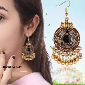 ต่างหูเม็ดเดี่ยวโลหะผสมที่เรียบง่ายทันสมัยพร้อมบรรจุภัณฑ์แบบกำหนดเองสำหรับผู้หญิงสินค้าส่งออก - Product Image 2