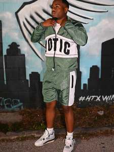 Conjunto de chándal cortavientos de 2 piezas con gráfico impreso personalizado, pantalones de chándal acampanados holgados y Sudadera con capucha - Product Image 3