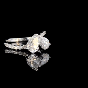 Anillo Toi et Moi con Diamante Cultivado en Laboratorio de Corte Pera de 2.00 CTW, Certificado SGL, Oro Sólido de 14K |   Anillo de Compromiso para Mujer - Product Image 2