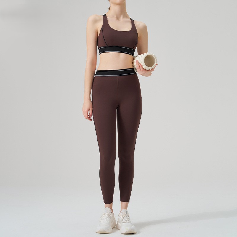 สีน้ำตาล