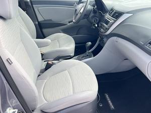 Auto Usado Confiable, Hyundai Accent SE 2017, Sedán de 4 Puertas (1.6L 4 cilindros 6A) - Product Image 5