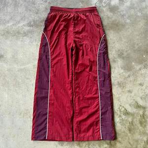 Nouvelle tendance Pantalons de survêtement pour hommes Pantalons de survêtement surdimensionnés en nylon à jambes larges et à blocs de couleurs personnalisés - Product Image 4