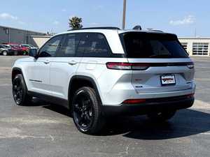 Grand Cherokee Limited 4WD 2024 Argent Scintillant d'occasion, jantes en alliage, sièges en cuir, turbo, automatique, navigation, démarrage à distance - Product Image 3