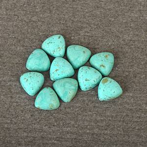 Cabujones sueltos naturales hechos a mano de turquesa de Arizona, piedras preciosas cortadas, forma de triángulo de tamaño personalizado para accesorios de fabricación de joyas - Product Image 1