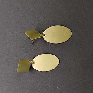 Pendientes de Latón con Diseños Sencillos y Modernos Hechos en India - Joyería de Metal - Product Image 2