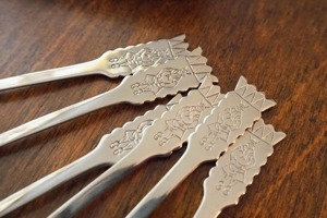 Ensemble de cuillères design finies argent, couverts élégants et élégants en acier inoxydable, parfaits pour la cuisine et les cadeaux de l'Inde - Product Image 5