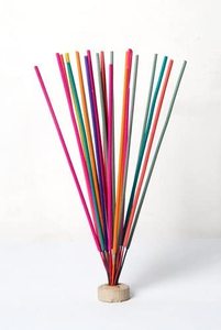 Bâtonnets d'encens de qualité supérieure de parfum de luxe Bâtonnets d'encens de couleur naturelle Bâtonnets d'encens ronds en bambou fabriqués en Inde - Product Image 2