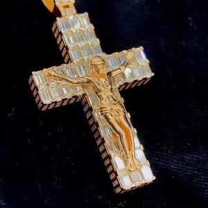 Colgante cruzado chapado en oro de 18K, crucifijo peronizado, colgante de Jasus para joyería de moda Unisex, colgante Mossiante Hip Hop - Product Image 1