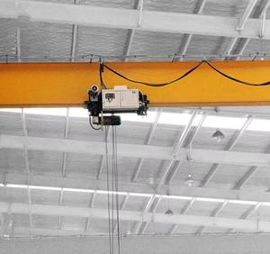 Pont roulant industriel européen de haute qualité à poutre simple, contrôlé par PLC, moteur de déplacement, engrenage, construction, 2t-20t - Product Image 1