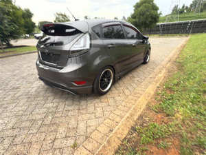 Voiture d'occasion de qualité abordable, Ford Fiesta ST 2016, conduite à gauche - Product Image 6