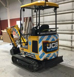 รถขุดขนาดเล็กไฟฟ้า JCB 19C-1E รุ่น TOP PRESSURE 2024 แบบ Zero Emission พร้อมเกียร์ PLC และระบบไฮดรอลิกเสริม - Product Image 4
