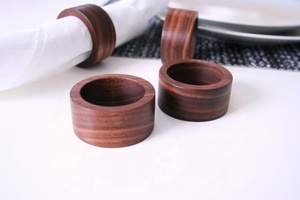 Rond de serviette en cuir marron foncé accessoires de vaisselle modernes anneaux de porte-mouchoirs en bois/porte-mouchoirs en cuir pour la décoration intérieure - Product Image 3