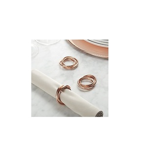 Rond de serviette en métal de luxe de haute qualité article décoratif de table en forme de carré doré pour les fêtes et les mariages caractéristique stockée - Product Image 3