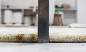 Alfombra de área de pelo medio hecha a medida, moderna, con patchwork floral, de lana y tencel, tuftada a mano, con reverso antideslizante, apta para mascotas, de pelo cortado. - Product Image 5