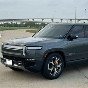 LISTO PARA ENVIAR - USADO, VOLANTE A LA IZQUIERDA |   CONDUCCIÓN DERECHA |   RIVIAN R1T ADVENTURE EDITION 2023, 4700 millas, motor cuádruple, tracción total - Product Image 1