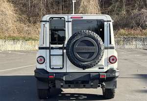 Super White 2025 Linos Grenadier, Volante a la Izquierda, Automático, 4x4, Usado, Techo Solar, Arranque Remoto, Asientos de Cuero, Paquete Premium, Ligero - Product Image 4