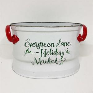 Maceta de jardín de hogar navideño con acabado de metal rústico para decoración navideña con flores de temporada y ramas de pino - Product Image 6