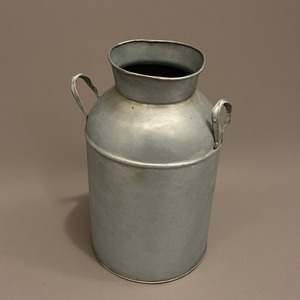 Lata de leche galvanizada estilo granja rústica con acabado antiguo perfecto para casas cocinas jardín y espacios decorativos al aire libre - Product Image 4